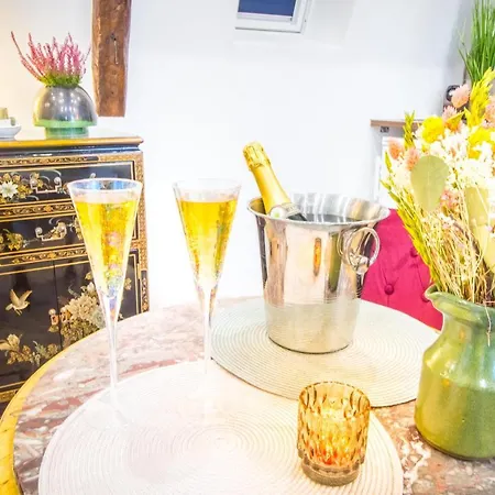 Jacuzzi - La Petite Romantique - Flobnb Apartman