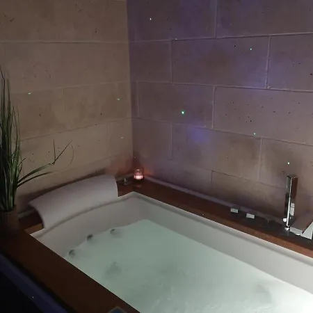 Jacuzzi - La Petite Romantique - Flobnb Appartement *